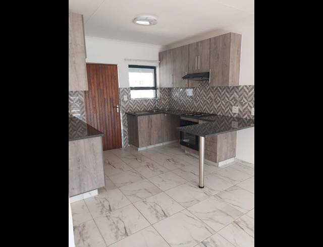 3 BEDROOM APARTMENT FOR SALE IN POMONA